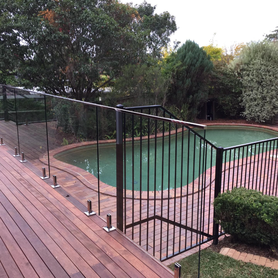 Dual Glass and Steel Fence